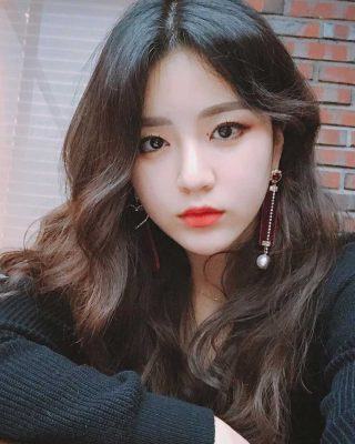 tóc uốn sóng nước ngang vai