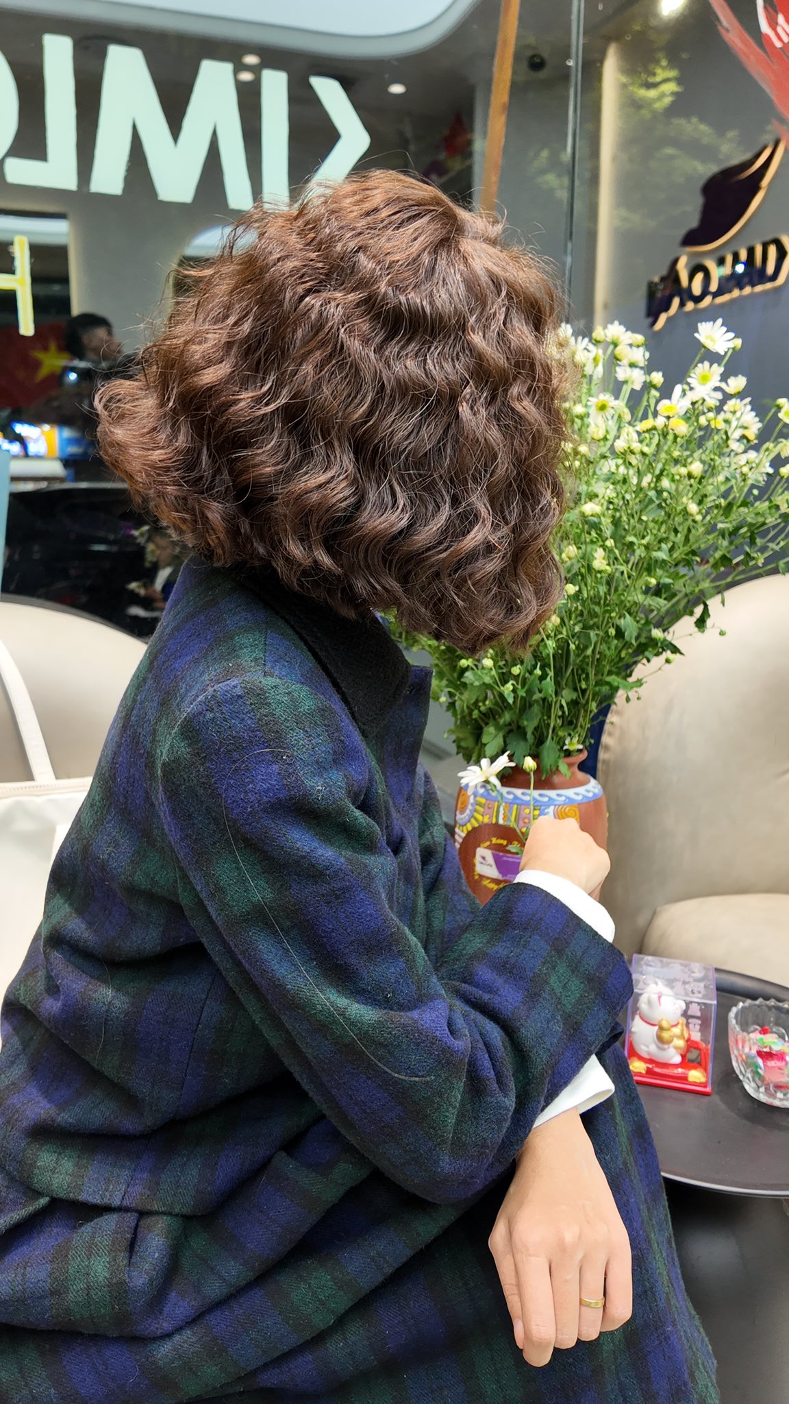 Xoăn Thượng Hải (Shanghai Curls): Khi Tóc Ngắn Hóa Thân Thành "Quý Cô Điện Ảnh" 1