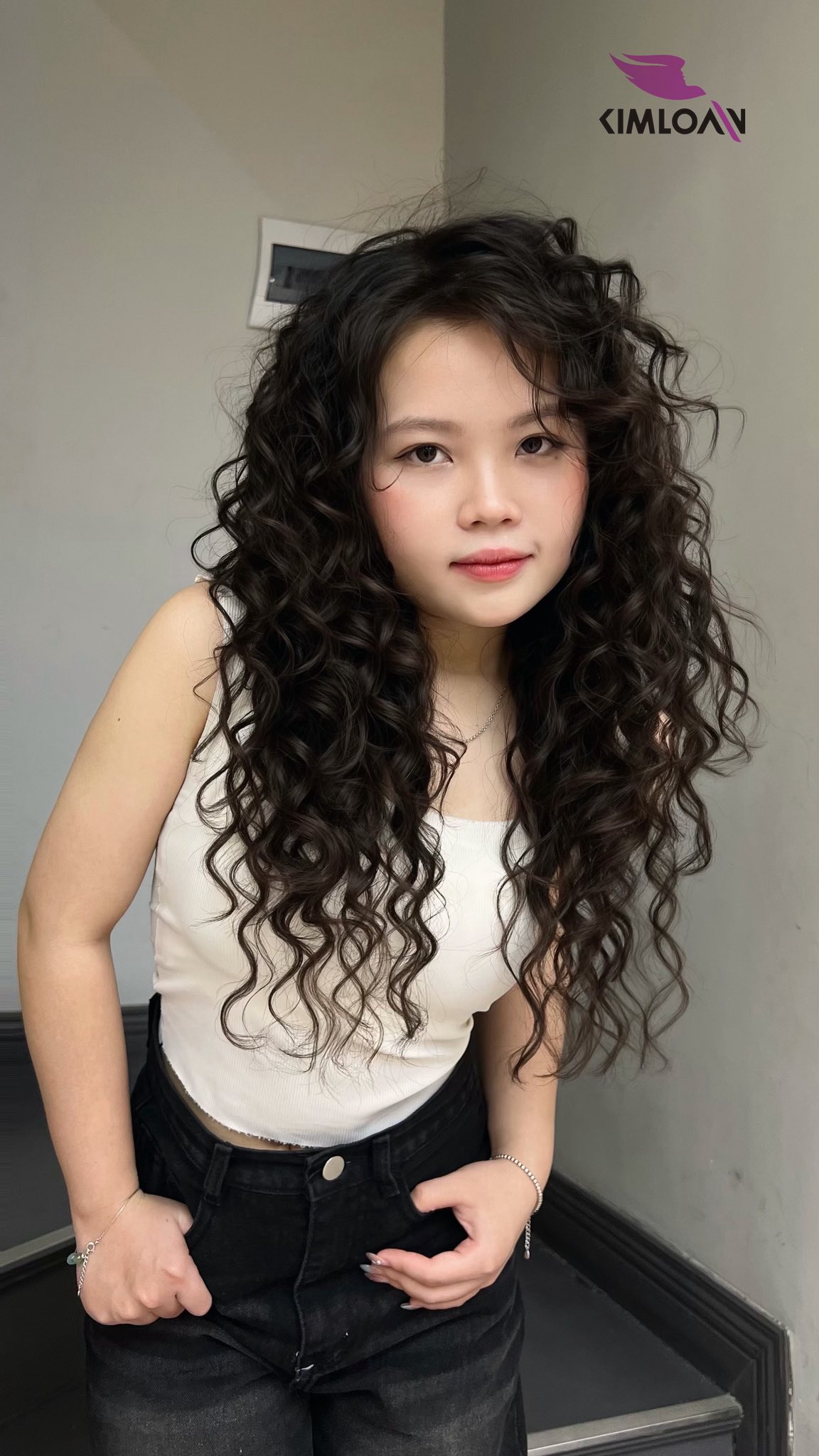 Jelly Perm "Street Style": Vibe Cực Cháy Cho Cô Nàng Gen Z Năng Động 2 Jelly Perm "Street Style": Vibe Cực Cháy Cho Cô Nàng Gen Z Năng Động 2