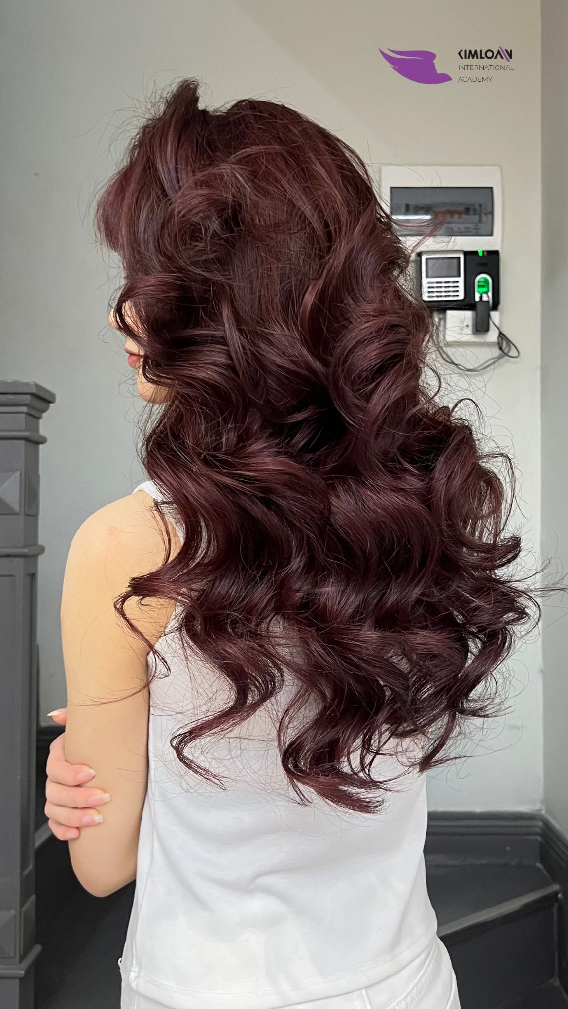 Xoăn Bung Lơi (Loose Curls): Tuyệt Phẩm "Sóng Gió" Cho Quý Cô Sang Chảnh 1