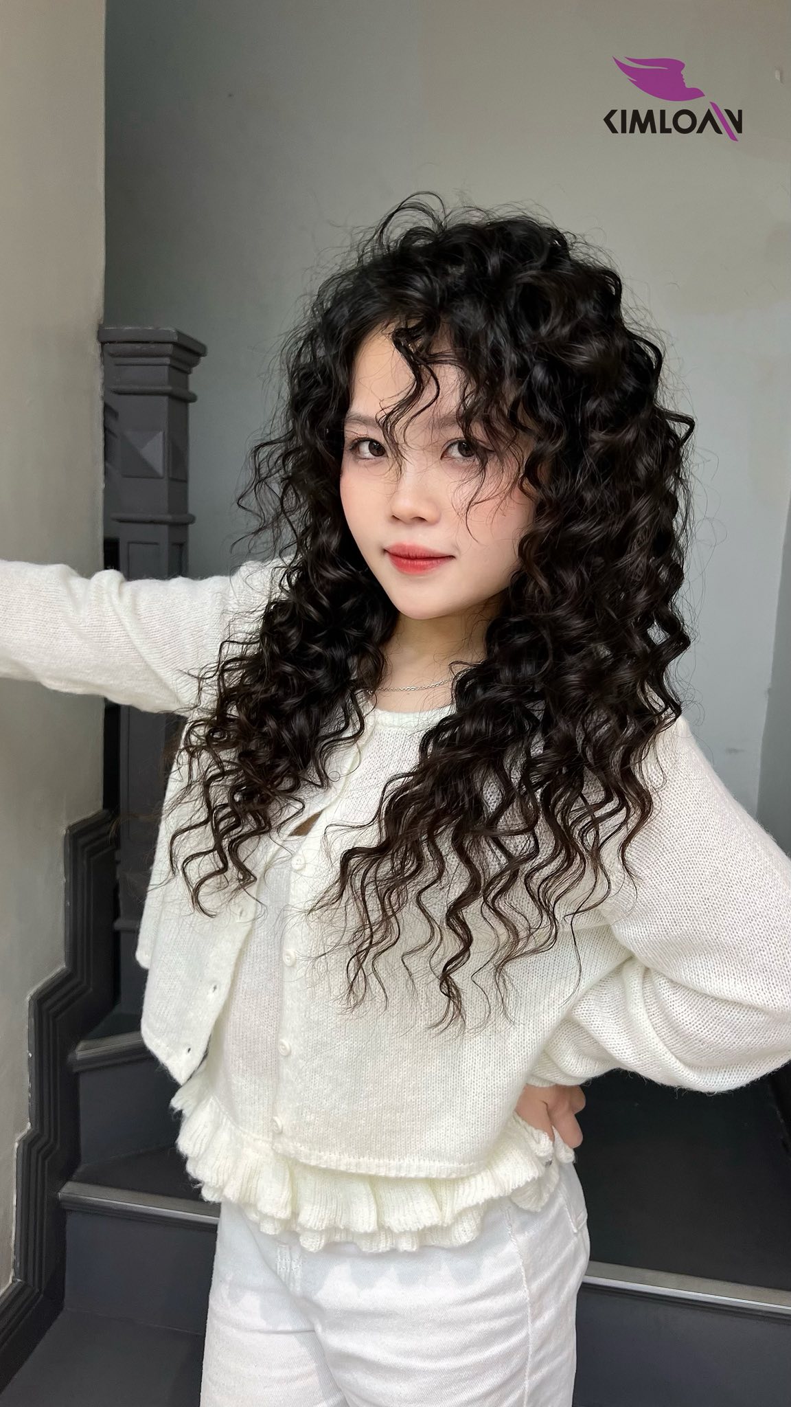 Biến Hóa "Nàng Thơ" Với Tóc Xoăn Jelly Perm: Mềm Mại, Nữ Tính & Hack Tuổi Cực Đỉnh 1