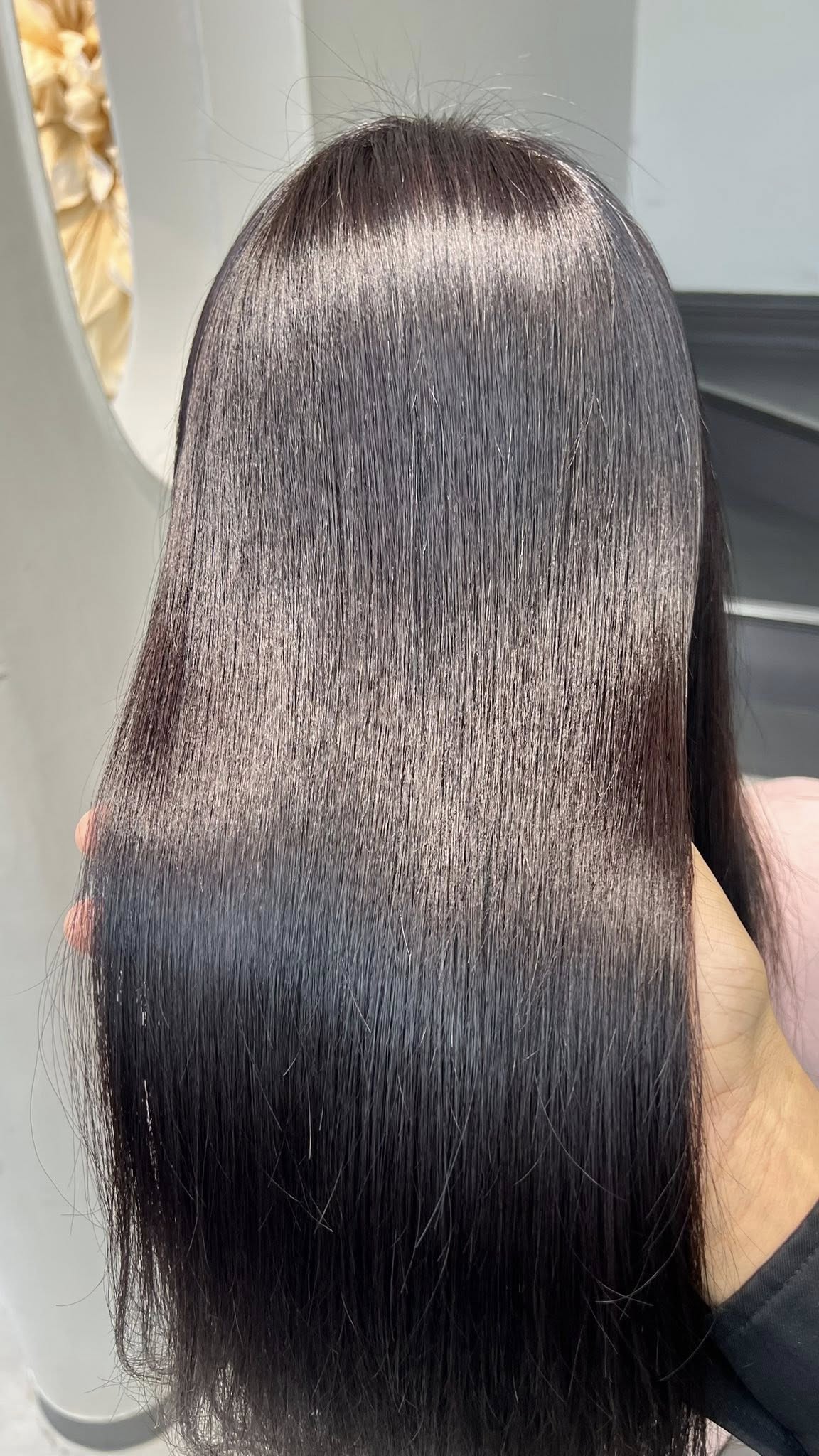 Nhuộm Tóc Màu Nâu Trầm: Vẻ Đẹp "Quiet Luxury" Bóng Mượt & Bền Bỉ Tại Kim Loan Hair Salon 2 Nhuộm Tóc Màu Nâu Trầm: Vẻ Đẹp "Quiet Luxury" Bóng Mượt & Bền Bỉ Tại Kim Loan Hair Salon 2