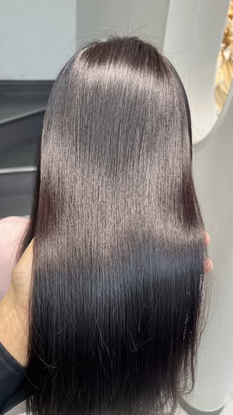 Nhuộm Tóc Màu Nâu Trầm: Vẻ Đẹp "Quiet Luxury" Bóng Mượt & Bền Bỉ Tại Kim Loan Hair Salon 1 Nhuộm Tóc Màu Nâu Trầm: Vẻ Đẹp "Quiet Luxury" Bóng Mượt & Bền Bỉ Tại Kim Loan Hair Salon 1