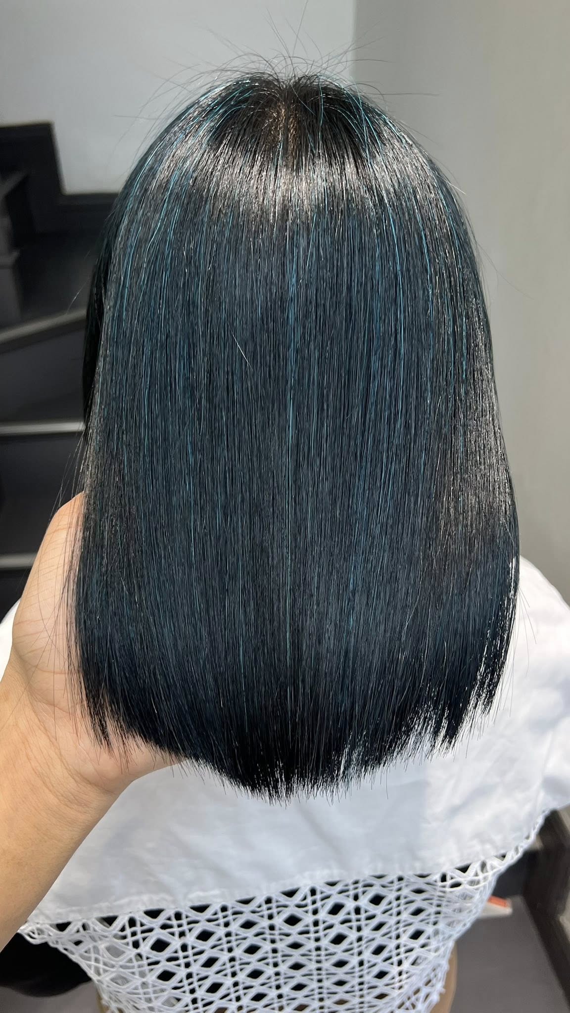 Nhuộm Elumen Xanh Đen: Màu Tóc "Thần Thánh" Bóng Mượt, Bền Màu Trên 3 Tháng Tại Kim Loan Hair Salon 1 Nhuộm Elumen Xanh Đen: Màu Tóc "Thần Thánh" Bóng Mượt, Bền Màu Trên 3 Tháng Tại Kim Loan Hair Salon 1