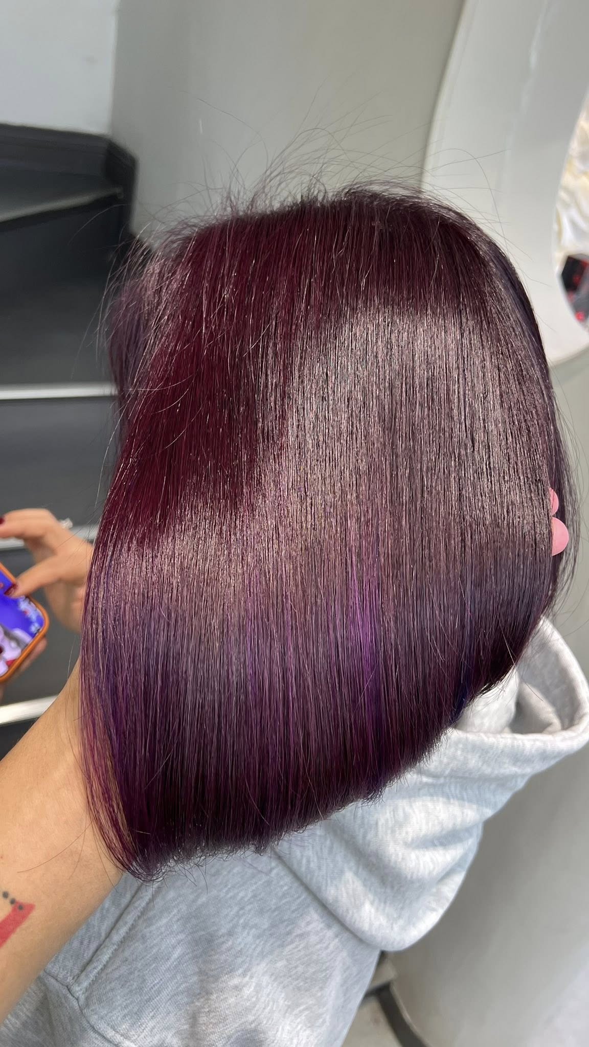 Nhuộm Tóc Màu Tím Đỏ: Vẻ Đẹp Huyền Bí & Bóng Mượt Với Công Nghệ Elumen Tại Kim Loan Hair Salon 1