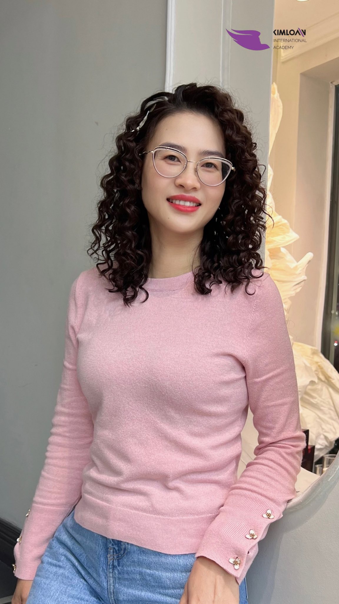 Tóc Mỏng Hóa Dày: Giải Pháp Uốn Xoăn Thiết Kế "Hack" Phồng Tự Nhiên Tại Kim Loan Hair Salon 1