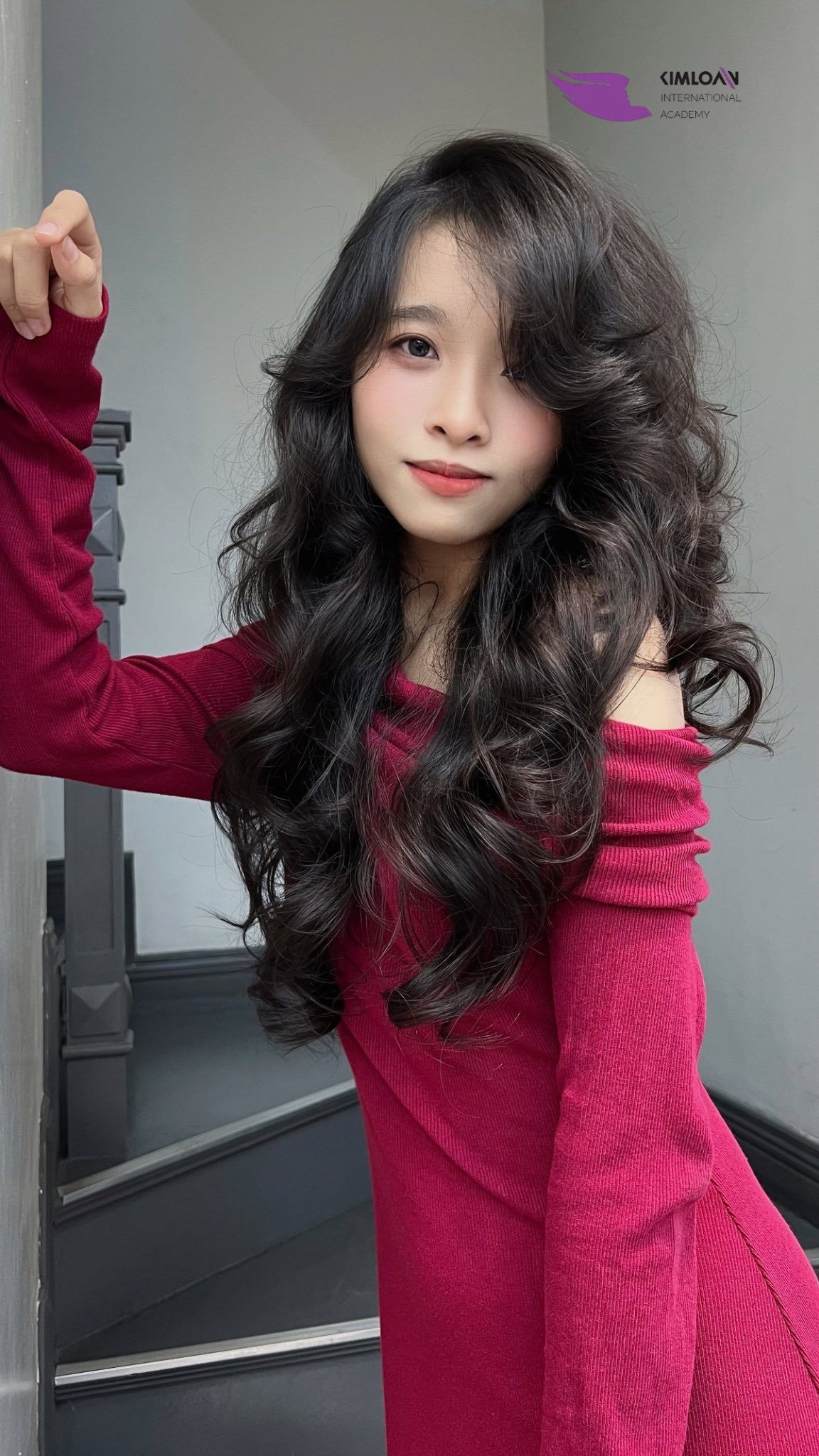 Tuyệt Chiêu Uốn Xoăn Bung Lơi: Thiết Kế Tóc Riêng Biệt Giúp Nàng Tỏa Sáng Tại Kim Loan Hair Salon 2