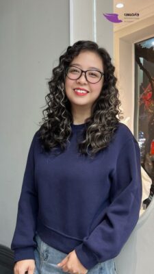 Kiểu tóc Jelly Perm trên nền tóc bạc tự nhiên sang trọng và thời trang tại Kim Loan Hair Salon