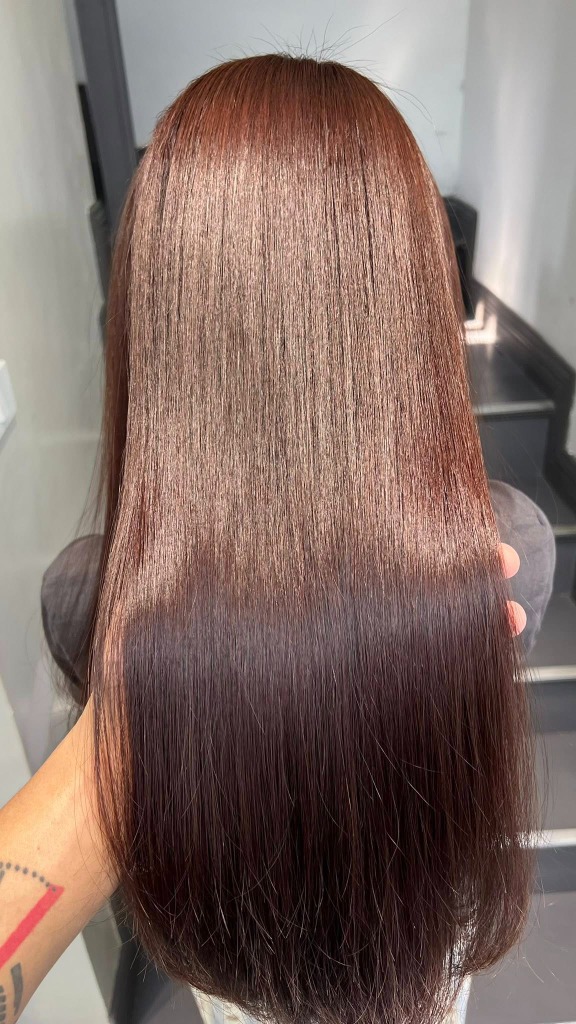 Tóc nhuộm màu nâu socola bóng mượt tự nhiên mỗi ngày