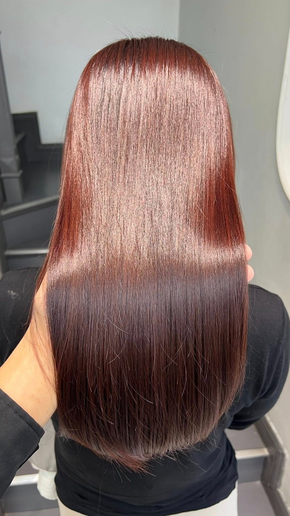 Tóc nhuộm màu nâu mật ong bóng mượt thời thượng