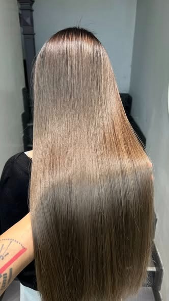 Tóc nhuộm màu Blonde rạng rỡ và khỏe mạnh
