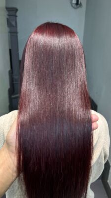 Màu tóc tím đỏ rượu vang tôn da và cuốn hút tại Kim Loan Hair Salon