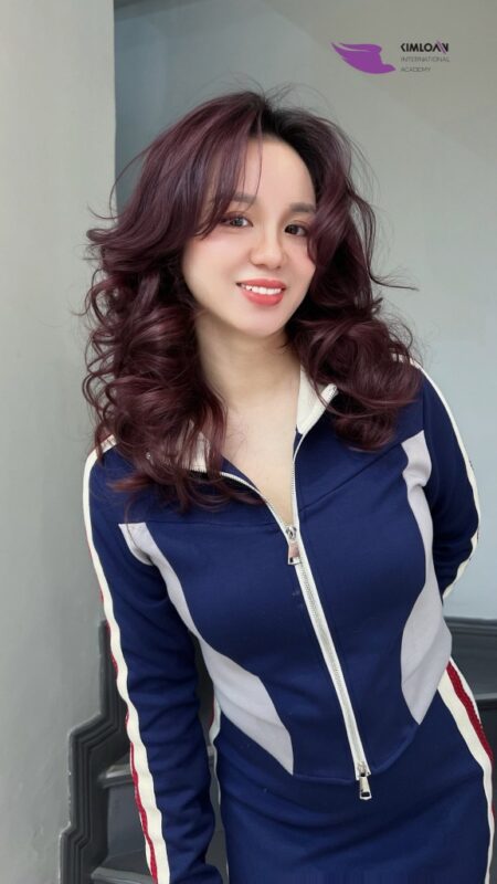 Mẫu tóc xoăn bung mềm mại và rạng rỡ đón Tết tại Kim Loan Hair Salon