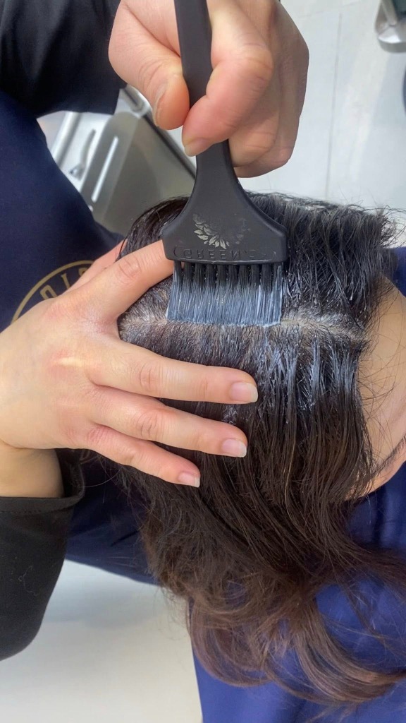 Chăm Sóc Da Đầu Đúng Chuẩn – Bí Quyết Giữ Chân Tóc Khỏe Và Giảm Rụng Hiệu Quả Từ Kim Loan Hair Salon 4 Kiểm tra kết quả sau liệu trình chăm sóc da đầu