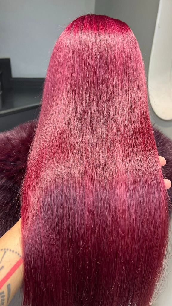 Độ bóng mượt của màu tím đỏ Elumen