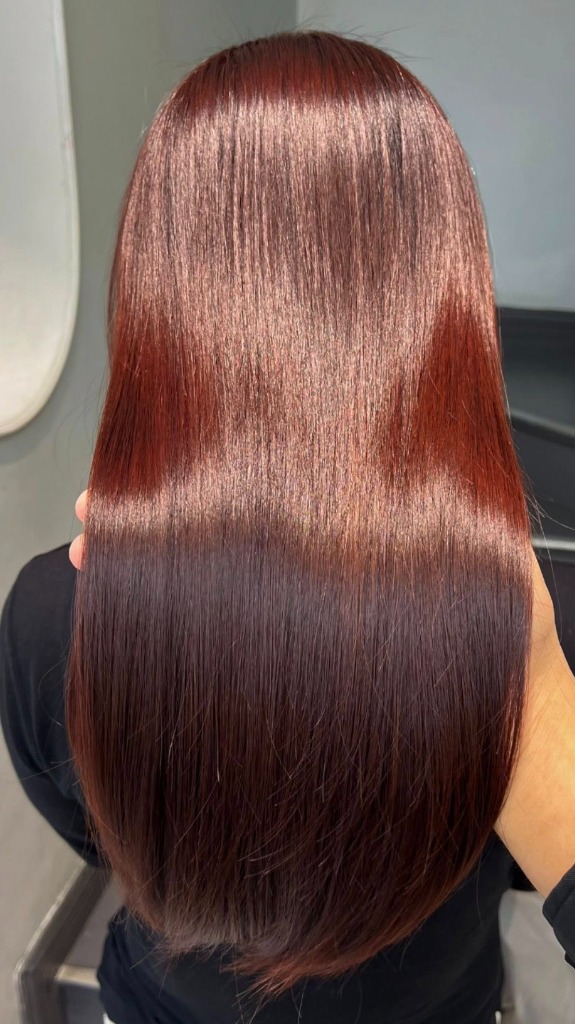 Độ bóng mượt của mái tóc nhuộm Nâu Mocha