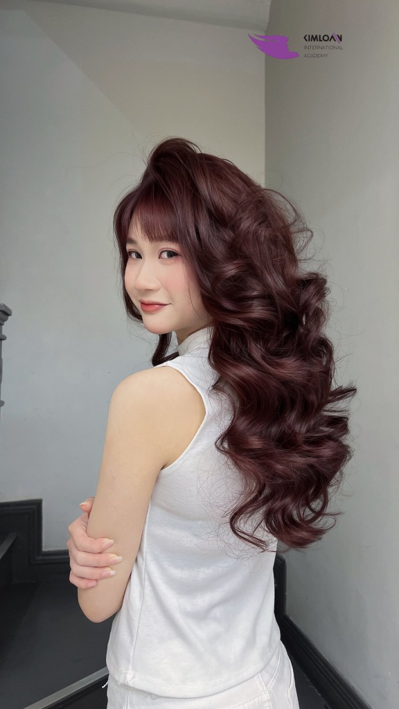 Xoăn Bung Lơi – Nét Đẹp Tự Nhiên, Không Cầu Kỳ Mà Rất Cuốn Hút 2 Xoăn bung lơi dễ chăm sóc, phù hợp nhiều hoàn cảnh
