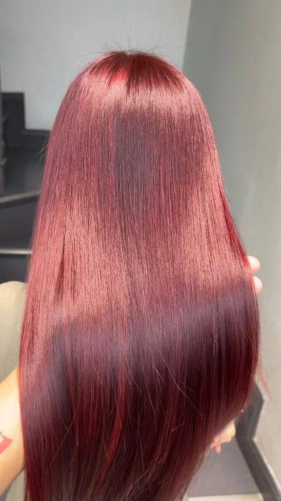 Độ bóng mượt hoàn hảo của mái tóc nhuộm màu Elumen