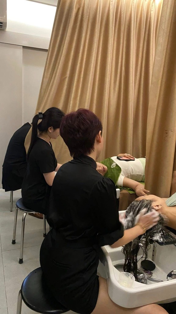 Không gian gội đầu thư giãn, đắm chìm trong tiếng nhạc