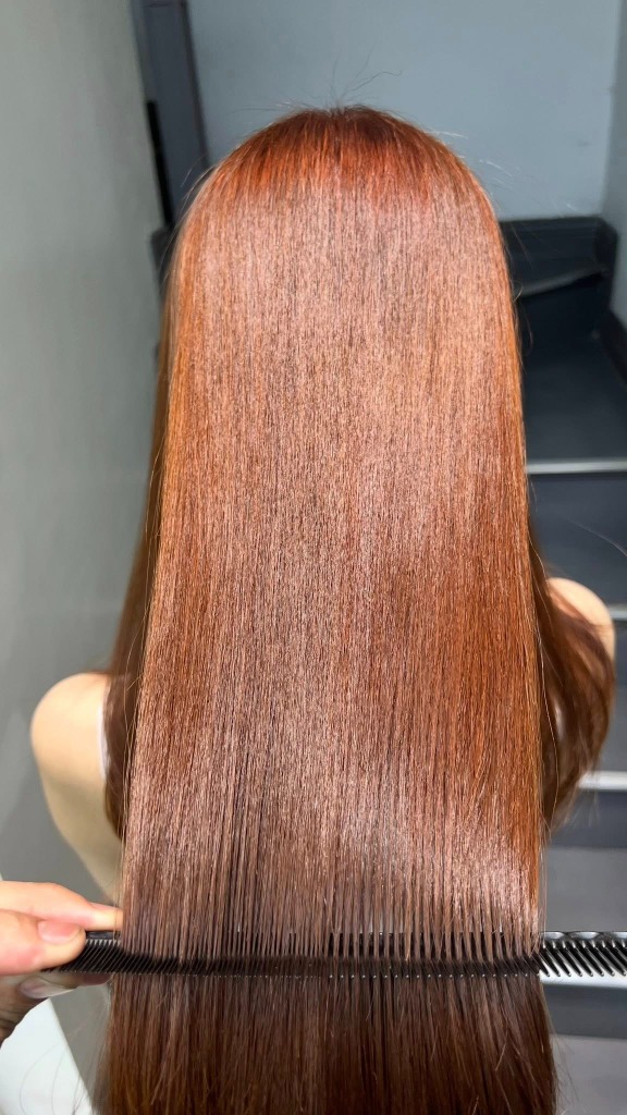 Màu nâu đồng giúp tôn lên làn da sáng rạng rỡ