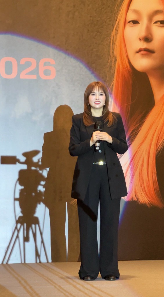 Chuyên gia tạo mẫu tóc tại hội thảo Goldwell