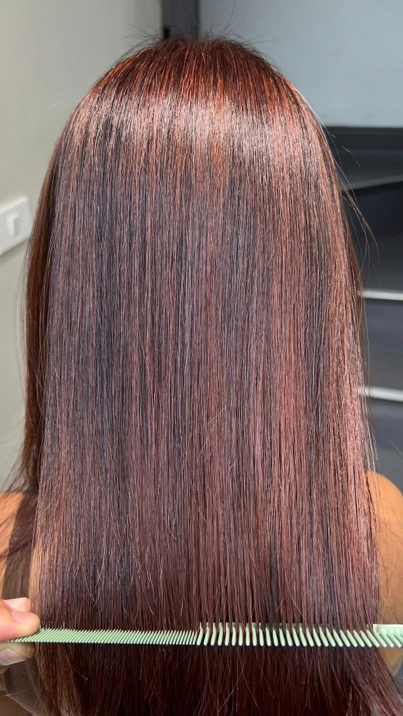 Màu nâu công sở giúp mái tóc bóng khỏe, mượt mà