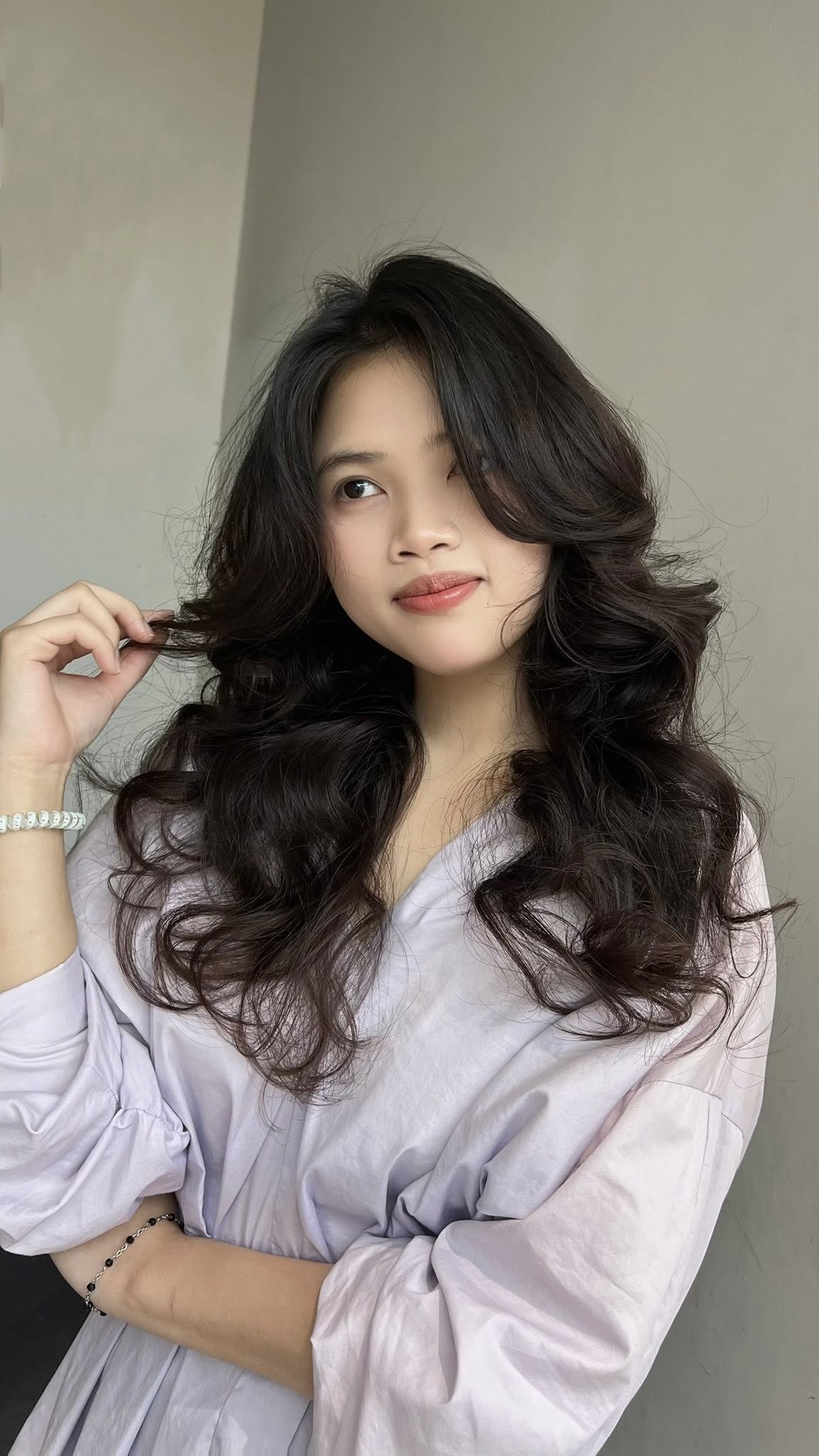 Tóc Uốn Sóng Bung Lơi: Bí Quyết Chuẩn Đẹp Tự Nhiên, Thanh Lịch Mỗi Ngày 3