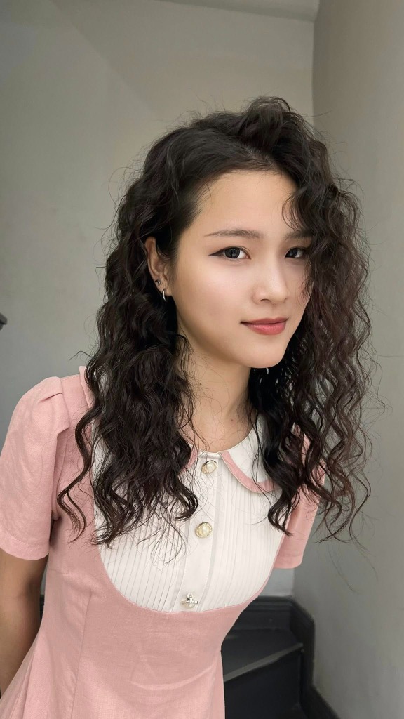 Kiểu tóc xoăn jelly perm bồng bềnh khắc phục tóc mỏng xẹp