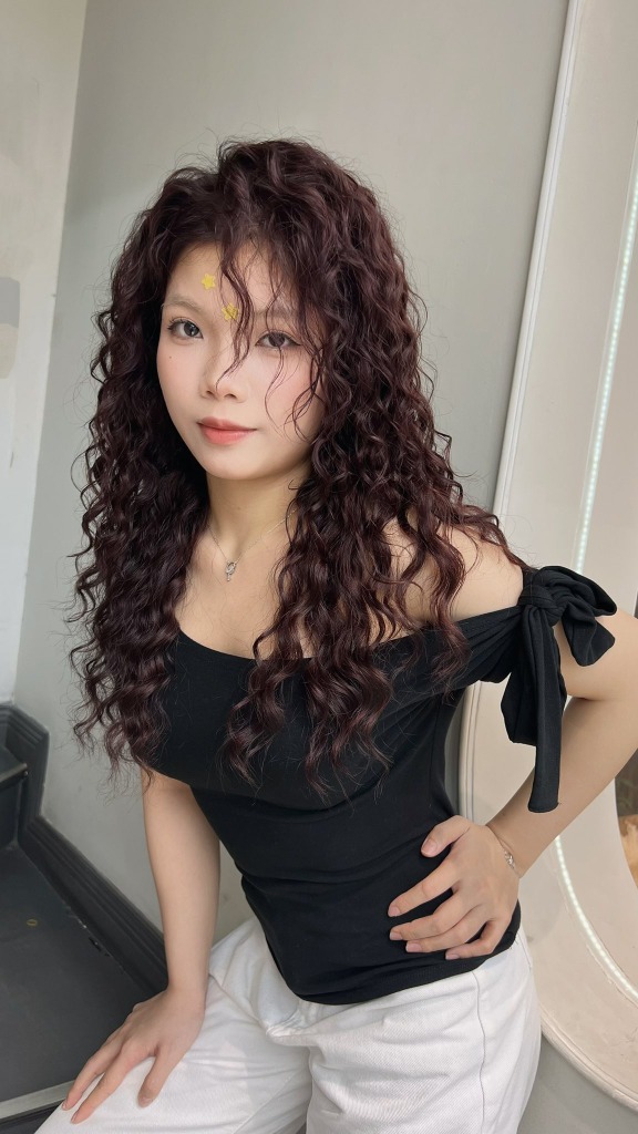 Vẻ đẹp cá tính và bồng bềnh của kiểu tóc Jelly Perm