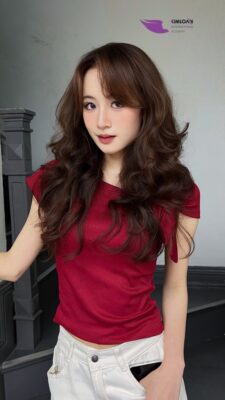 Kiểu tóc uốn xoăn bung lơi trendy bồng bềnh cho tóc mỏng tại Kim Loan