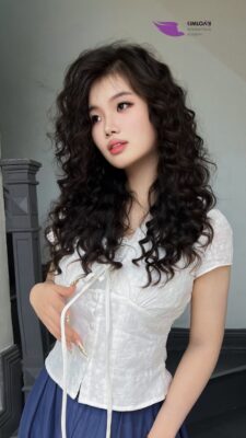 Diện mạo kiều diễm rạng rỡ của cô nàng với mái tóc dài uốn xoăn Jelly Perm