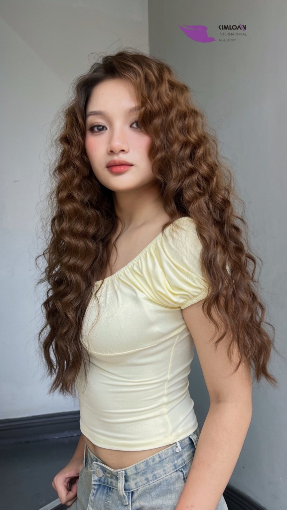 Góc nghiêng cuốn hút tôn vinh sóng uốn Jelly Perm bồng bềnh tự nhiên