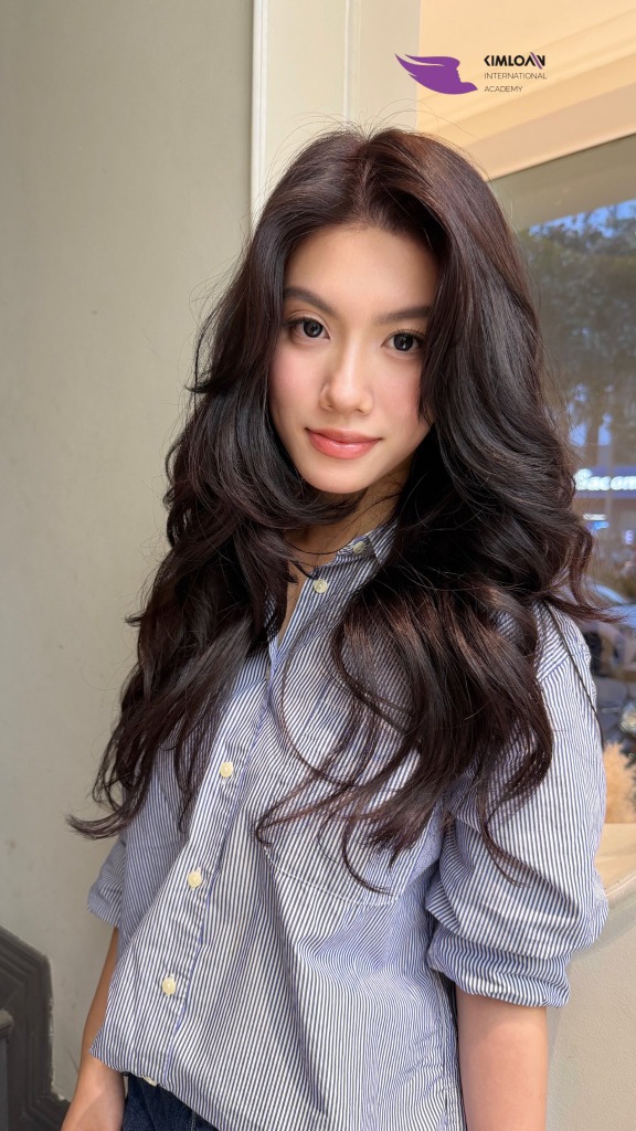 Xoăn Chuyển Động Thiết Kế Cho Nàng Gen Z: Sức Hút Tự Nhiên, Trẻ Trung Và Đầy Phong Cách 1 Diện mạo rạng ngời cá tính của khách hàng uốn xoăn chuyển động thiết kế