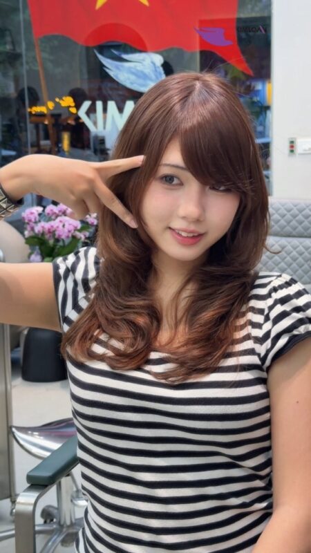 Tóc High Layer Mix Side Bangs: Sự Kết Hợp Thời Thượng, Nâng Tầm Khí Chất Cho Phái Đẹp Tại Kim Loan Hair Salon 1