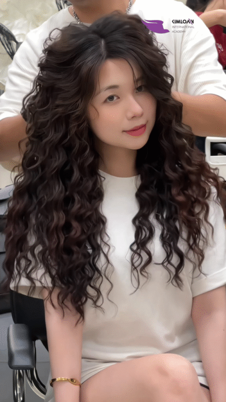 Uốn Xoăn Jelly Perm: Kiểu Tóc "Gây Nghiện" Giúp Chị Em Khó Quay Lại Tóc Thẳng Tại Kim Loan Hair Salon 1 Uốn Xoăn Jelly Perm: Kiểu Tóc "Gây Nghiện" Giúp Chị Em Khó Quay Lại Tóc Thẳng Tại Kim Loan Hair Salon 1