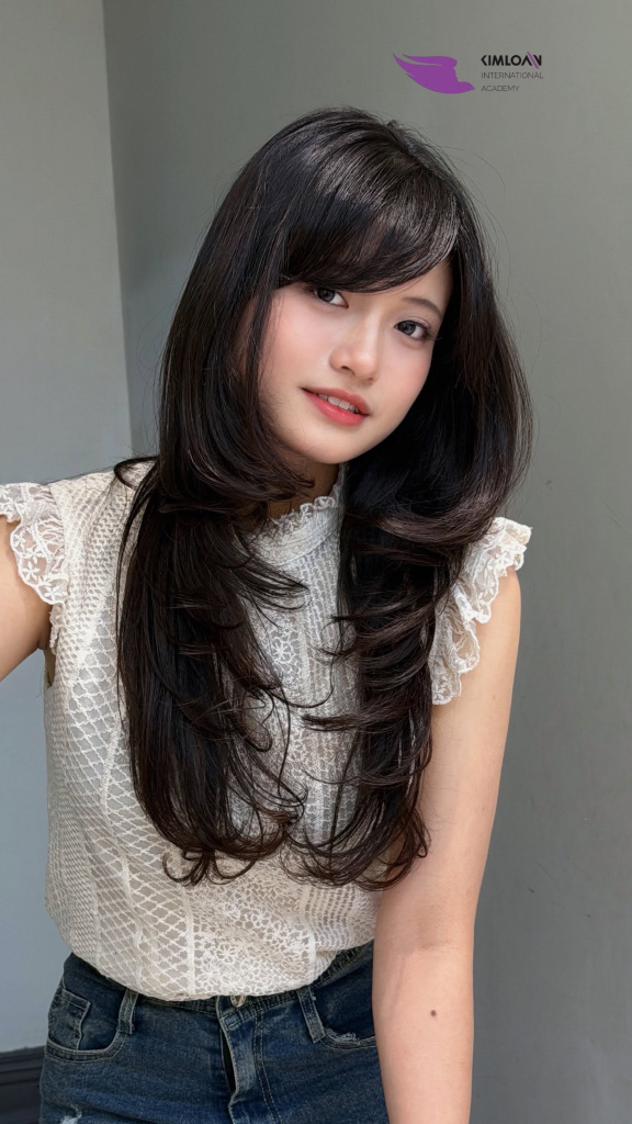Mái tóc High Layer Perm mix Side Bangs giúp tôn vinh vẻ đẹp tự nhiên