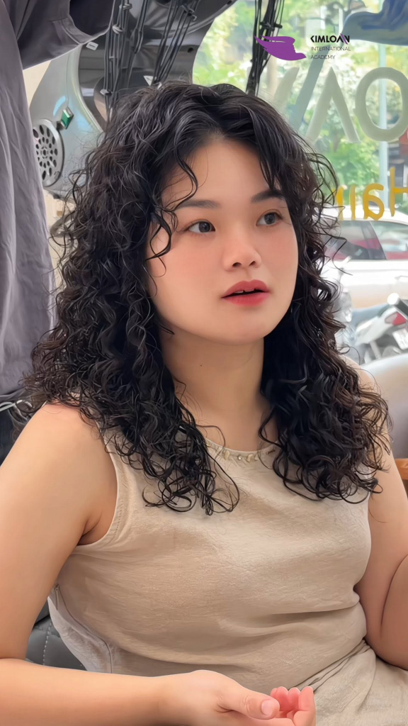Khách hàng xinh đẹp uốn Jelly Perm Size S chính diện