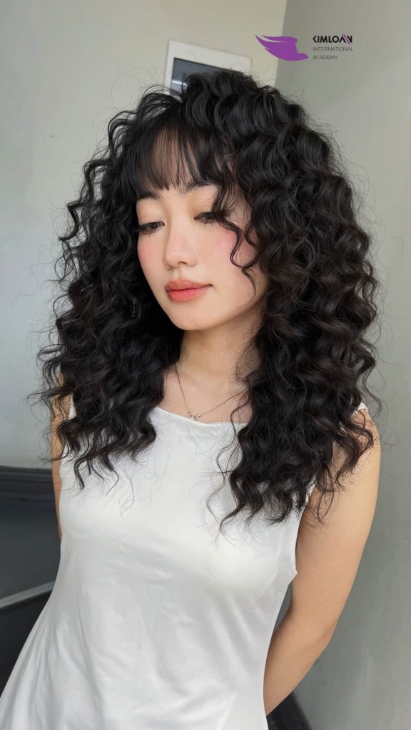 Jelly Perm Cho Cô Nàng Gen Z: Thay Đổi Kiểu Tóc, Đổi Nguồn Năng Lượng Mới Tại Kim Loan Hair Salon 2 Góc nghiêng thần thái của khách hàng uốn Jelly Perm