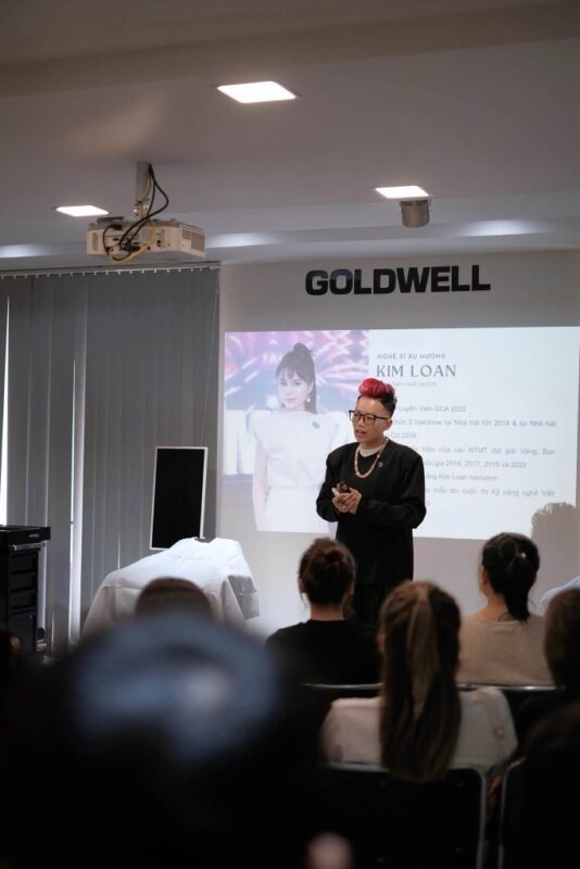 Giải Mã Xu Hướng Uốn 2026: Jelly Perm Thế Hệ 2 & High Layer Perm – Workshop Độc Quyền Kim Loan × Goldwell Việt Nam 1