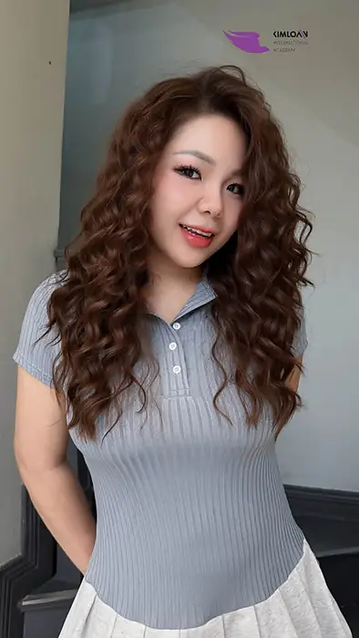 Tóc Mỏng Nhưng Thích Xoăn Lớn? Bí Quyết Uốn Jelly Perm Giữ Độ Bồng Tự Nhiên Cùng Kim Loan Hair Salon - Góc chụp chi tiết 2