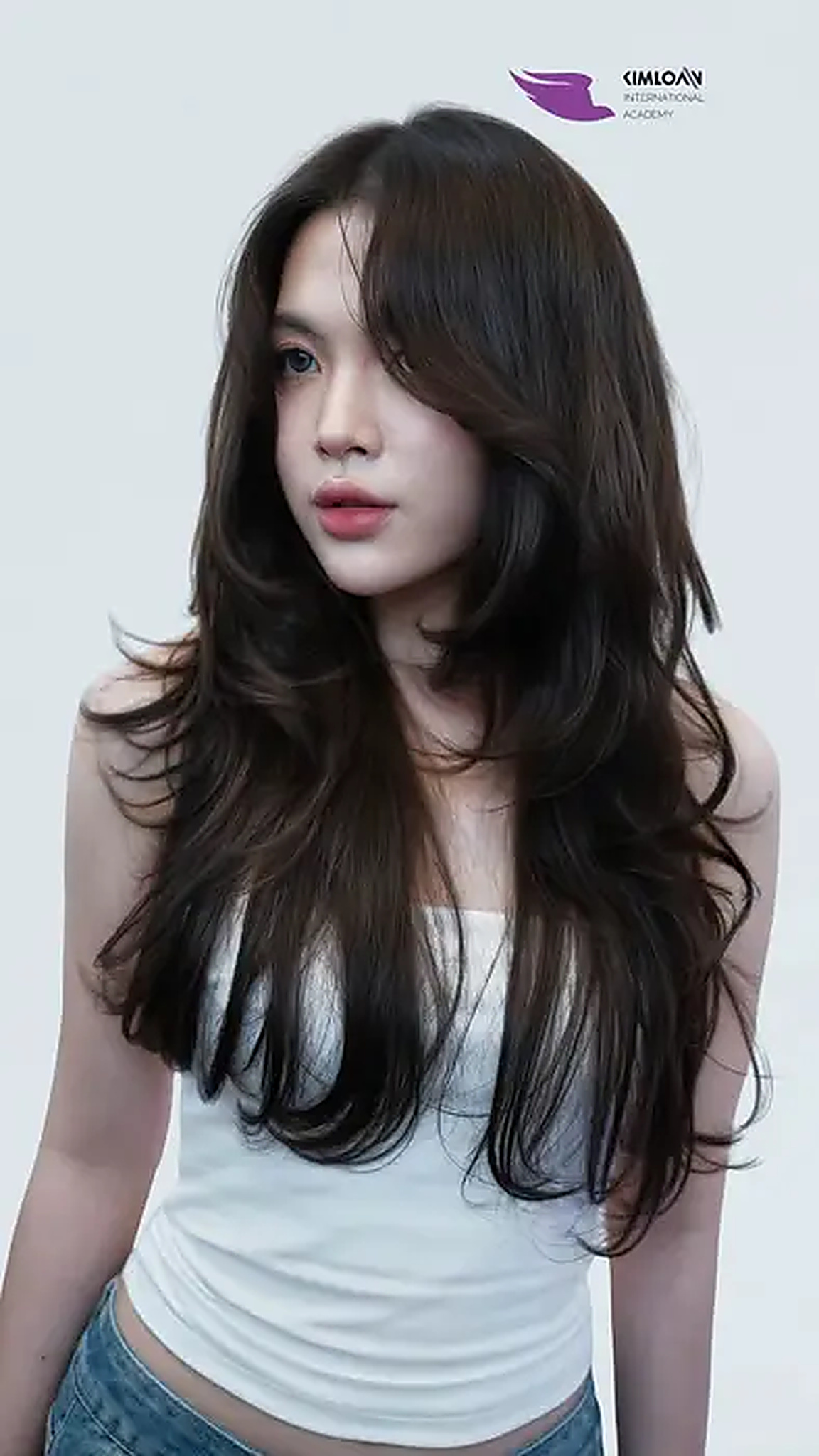 Góc nghiêng trái mẫu tóc High Layer Perm