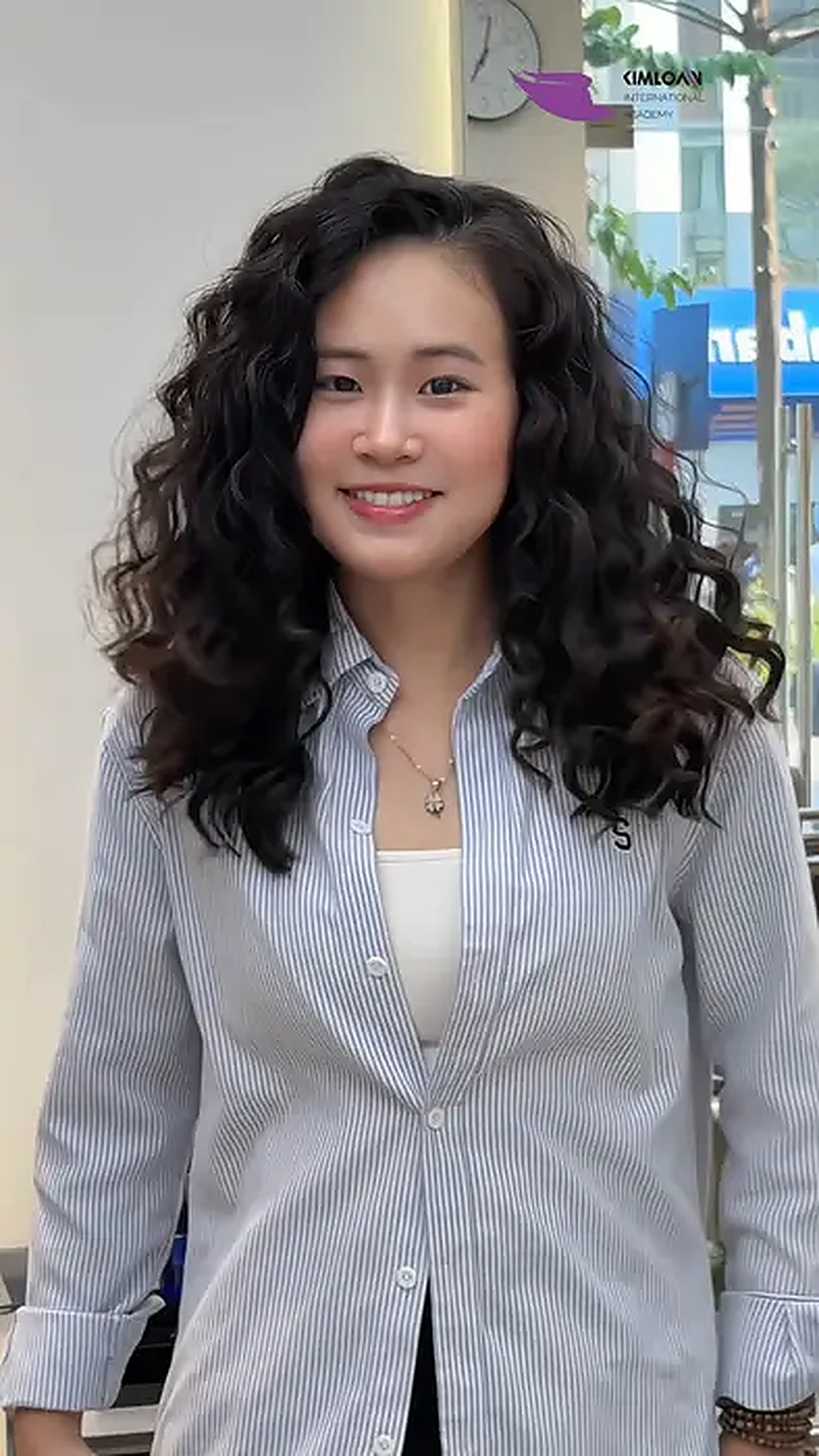 Nói “Không” Với Dập Phồng Chân Tóc: Bí Quyết Uốn Jelly Perm Phồng Đều Tự Nhiên Từ Gốc Đến Ngọn Tại Kim Loan - Góc chụp chi tiết 2