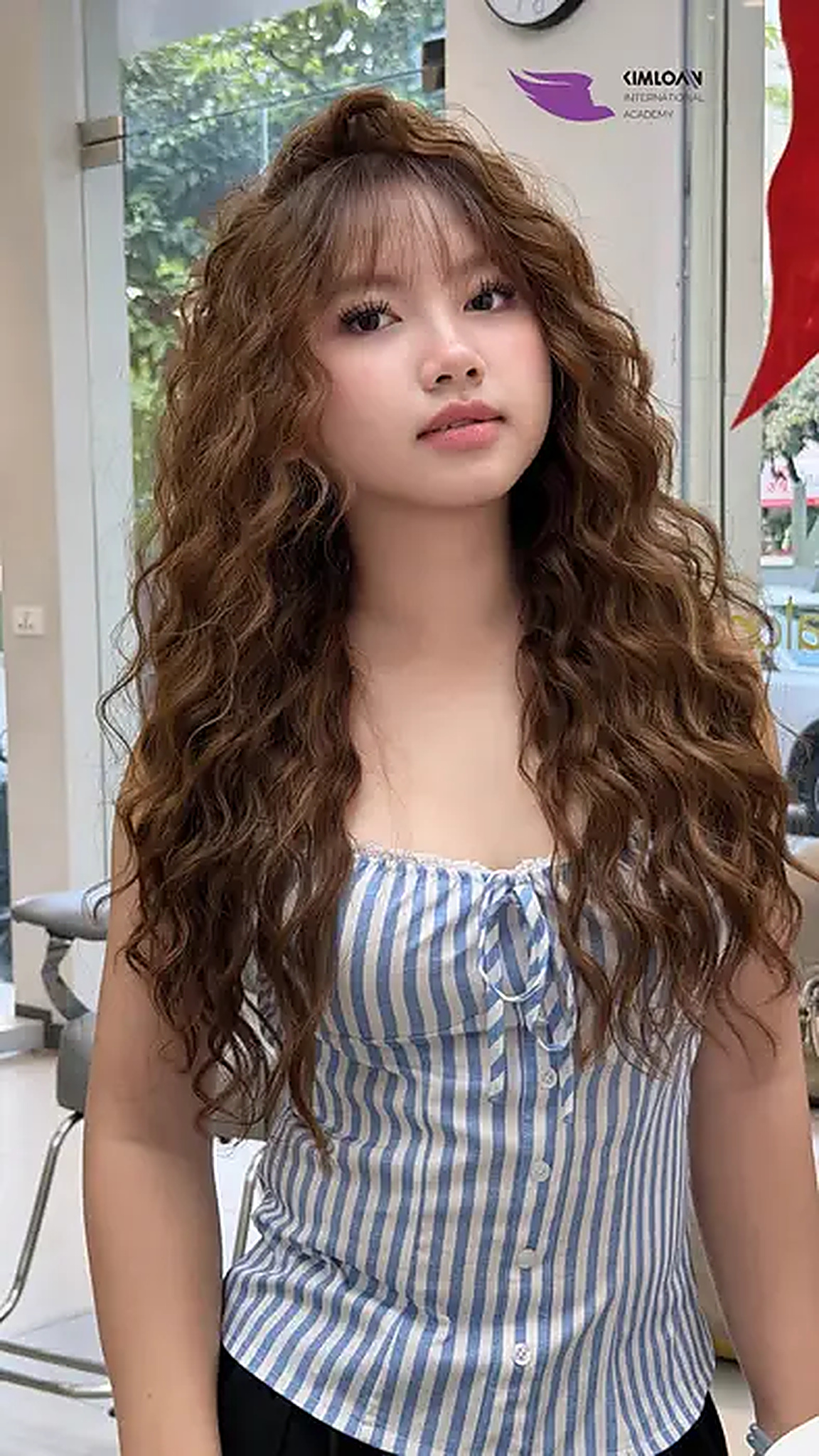 Uốn xoăn sóng lớn cho tóc tẩy highlight - Lọn sóng ngậm nước