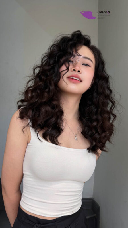 Tóc Xoăn Tự Nhiên, Bông Dày Có Uốn Được Jelly Perm Sát Đỉnh? Giải Đáp Từ Chuyên Gia Kim Loan Hair Salon 1 Tóc Xoăn Tự Nhiên, Bông Dày Có Uốn Được Jelly Perm Sát Đỉnh? Giải Đáp Từ Chuyên Gia Kim Loan Hair Salon 1