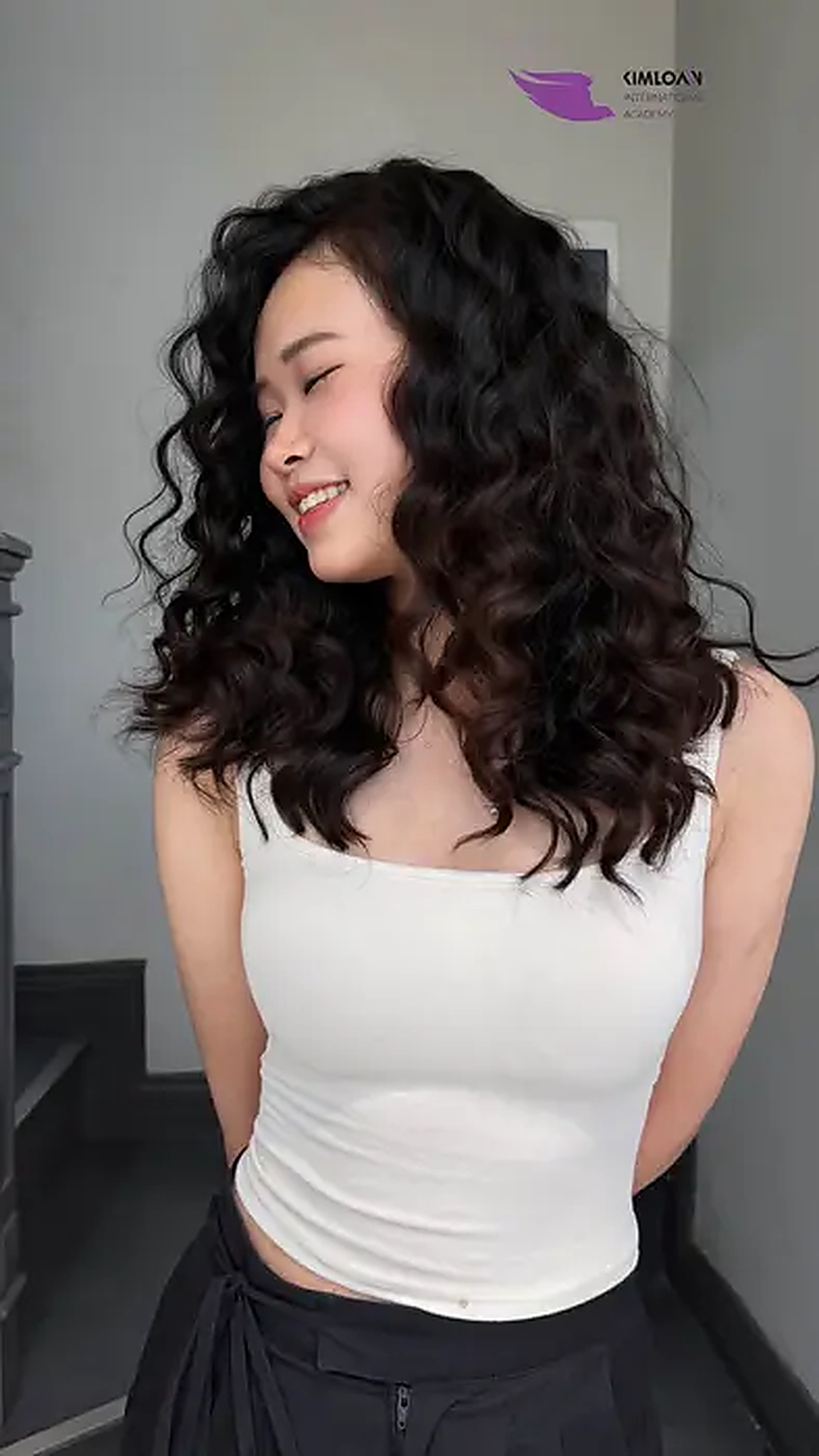 Góc nghiêng thần thái rạng rỡ của khách hàng uốn Jelly Perm