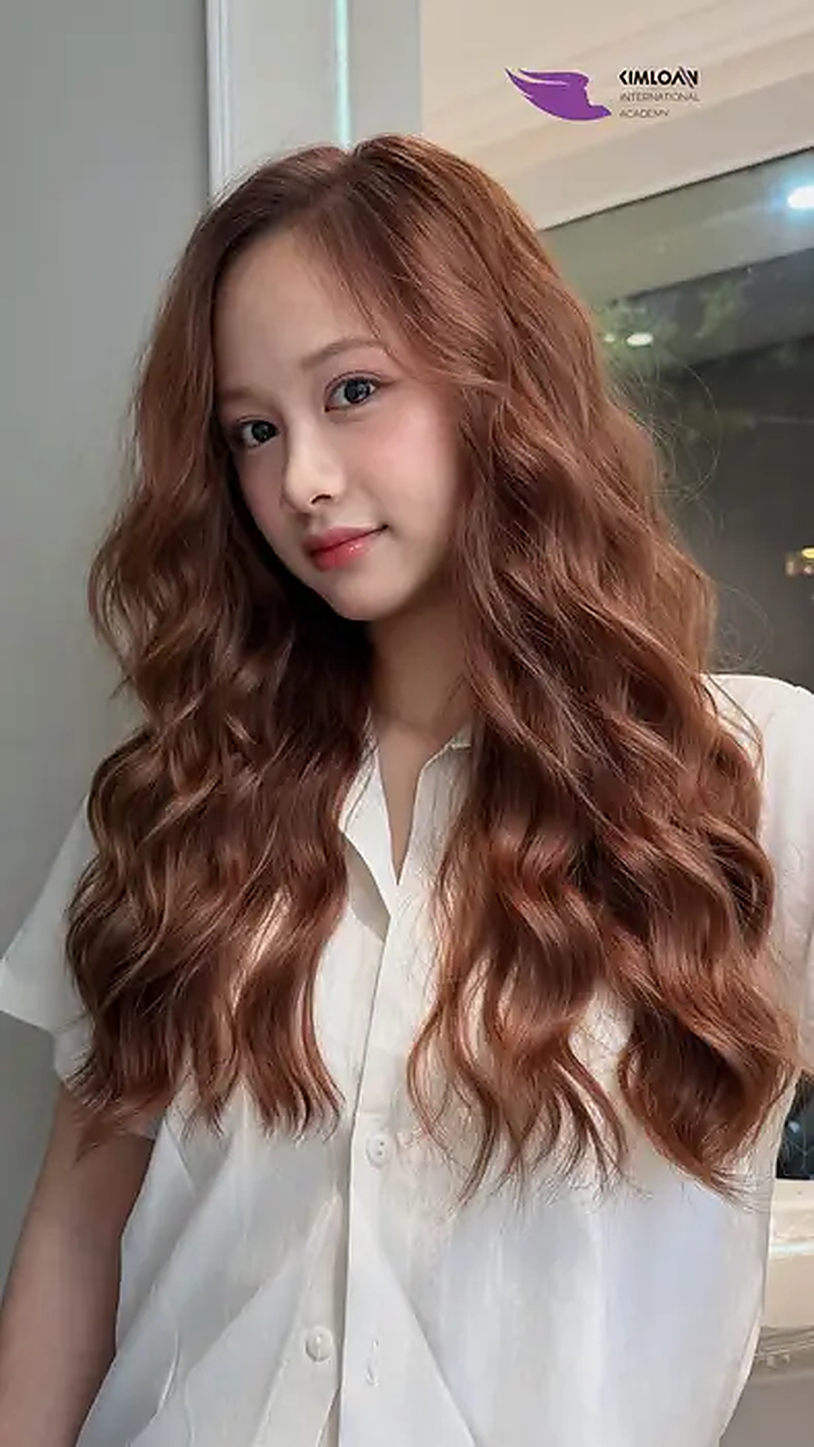 Uốn Lọn Xoăn Lớn Tạo Phồng Cho Tóc Mỏng Kết Hợp Màu Nhuộm Nâu Cam Trẻ Trung Cùng Kim Loan Hair Salon - Góc chụp chi tiết 1
