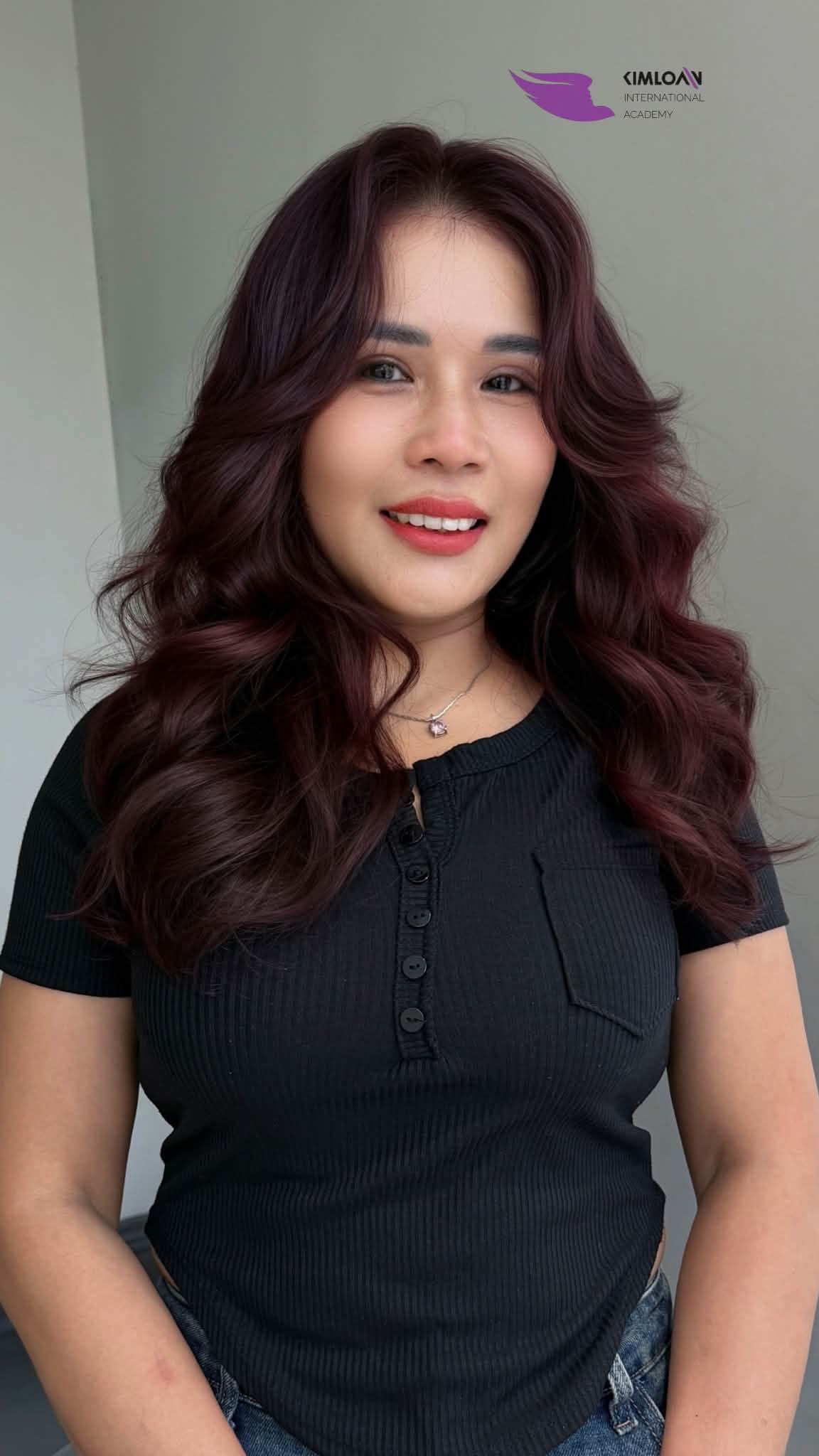 Mẫu tóc uốn xoăn bung lơi thiết kế tôn da rạng rỡ tại Kim Loan Hair Salon