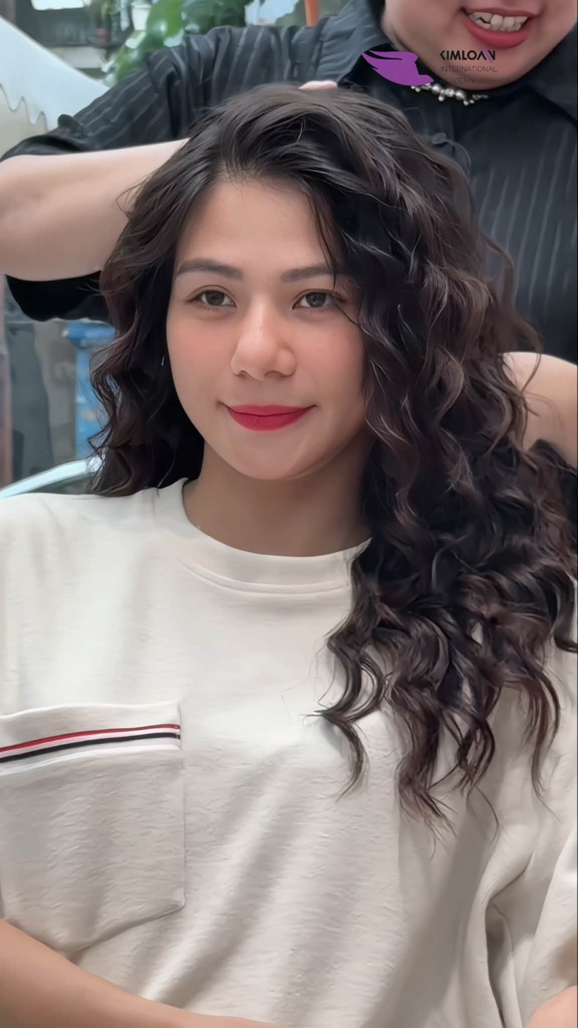 Thích Xoăn Nhiều Nhưng Không Muốn Xoăn Quá? Giải Mã Cơn Sốt Uốn Jelly Perm Độc Bản Tại Kim Loan Hair Salon 1 Mẫu tóc uốn Jelly Perm thích xoăn nhiều nhưng không muốn xoăn quá tại Kim Loan Hair Salon