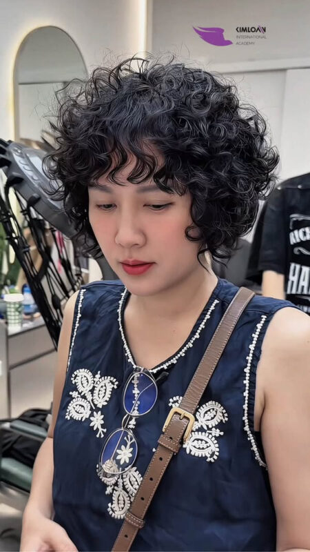 Tóc Ngắn Mỏng Xẹp Uốn Kiểu Gì Để Trông Dày Gấp Đôi? Giải Pháp Uốn Jelly Perm Độc Bản Cùng Kim Loan Hair Salon 6