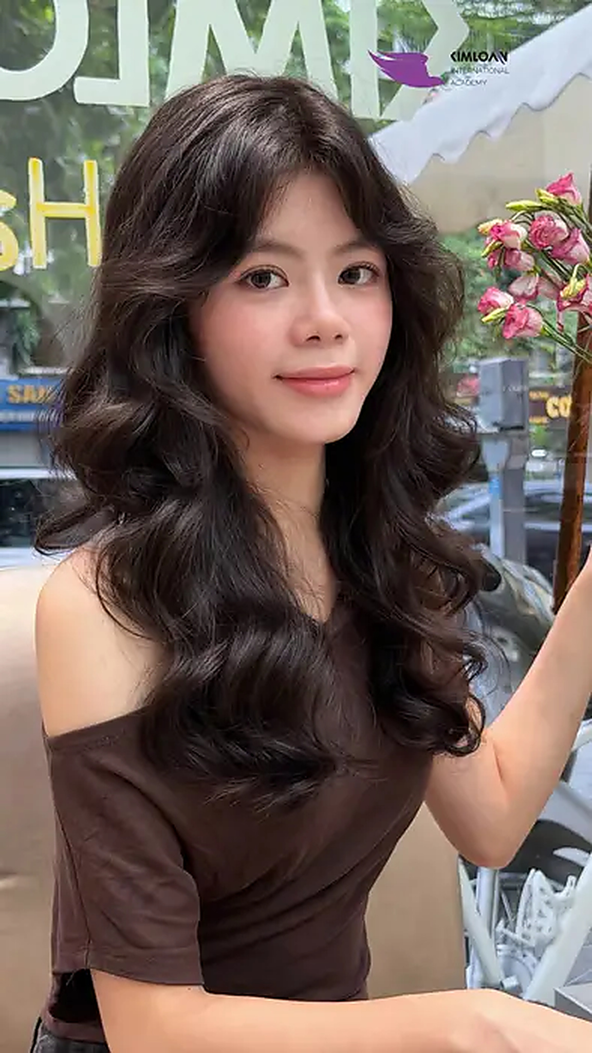 Xoăn bung lơi hướng sóng mở cho mặt nhỏ tóc mỏng - Sóng tóc bồng bềnh